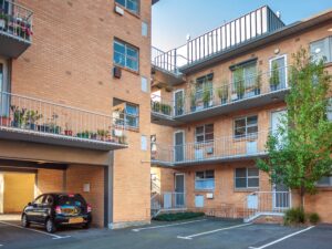 Le parking de ma résidence est-il est un espace de stockage ? Nos réponses